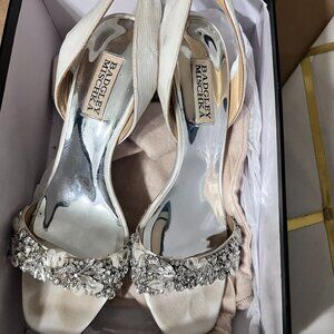 Badgley Mischka Women's Blaze Pump White Satin 7.5